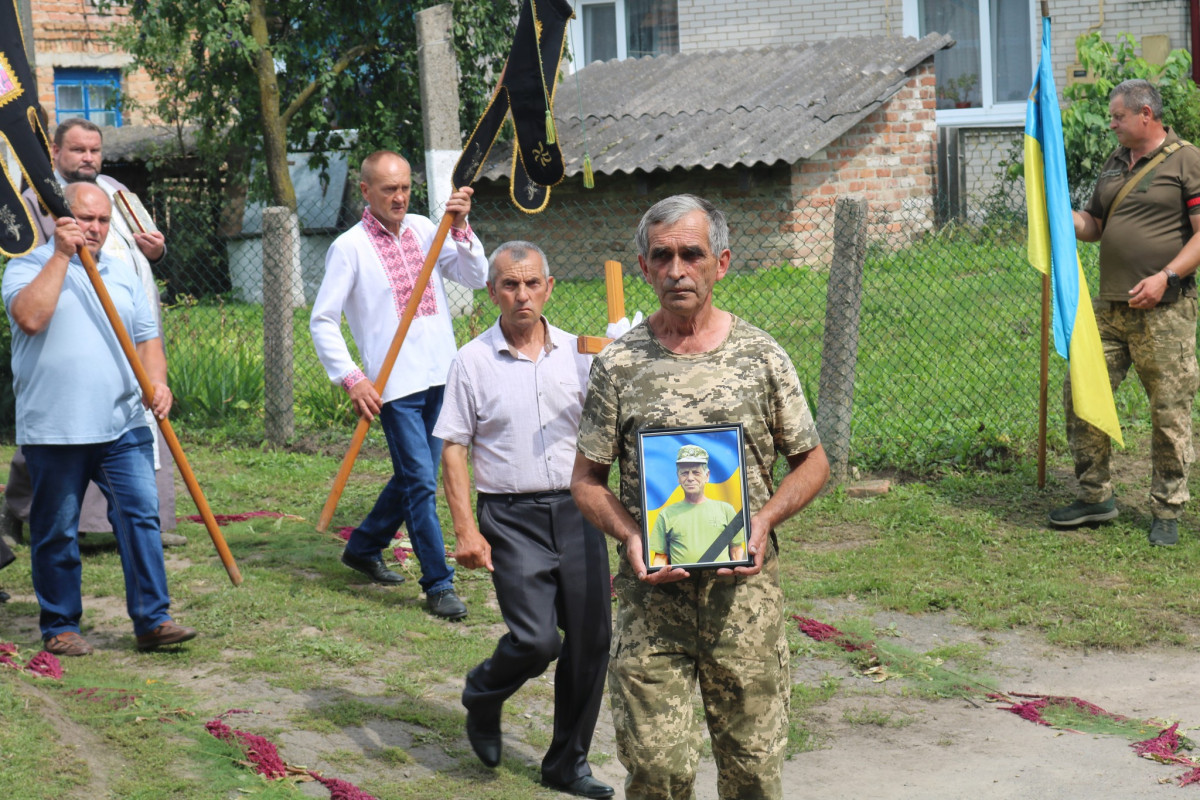 У липні став на захист країни, а за місяць - відійшов у вічність: на Волині попрощалися з Леонідом Остап'юком