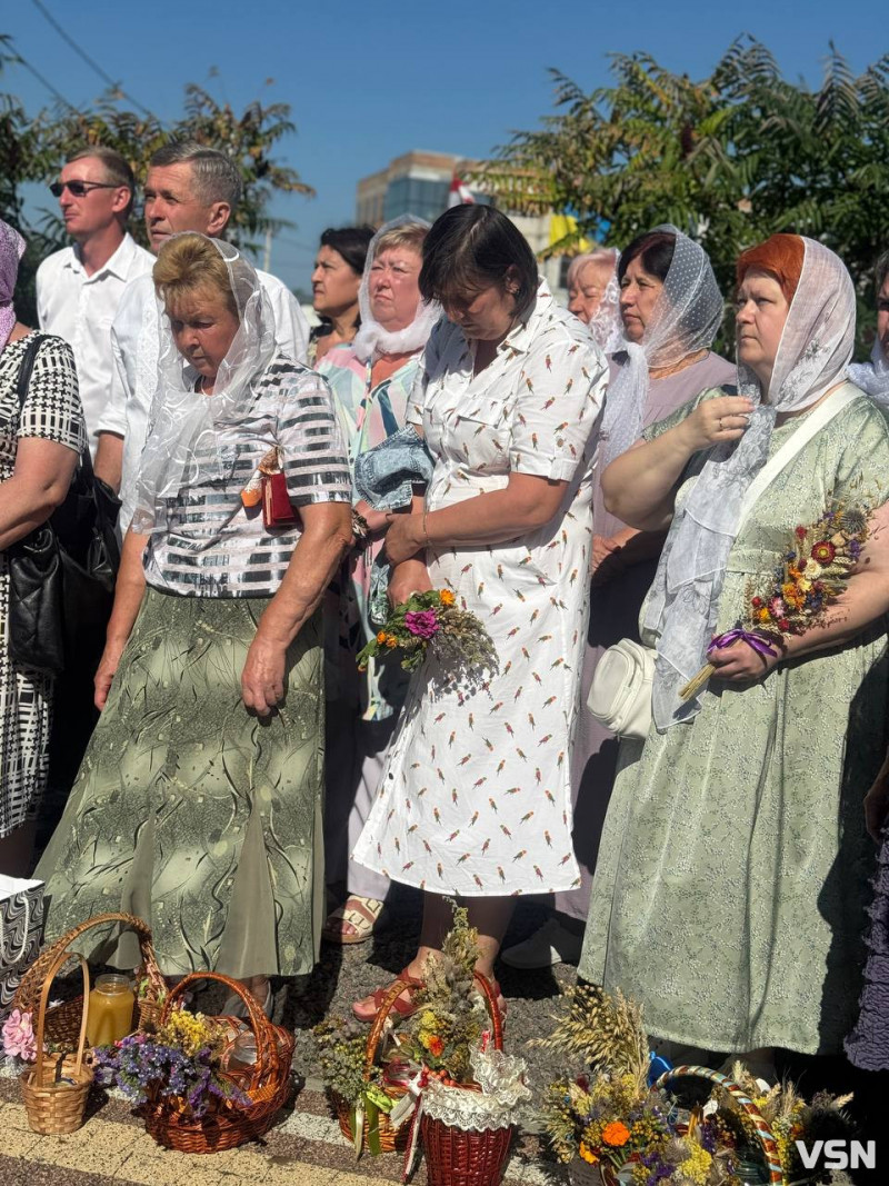 Як у луцькому храмі освячували мак та мед. Фоторепортаж