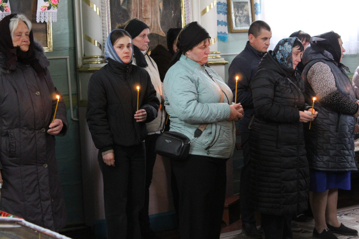 Не дочекалася дружина, не обійняла мама: волиняни попрощалися з полеглим Героєм Дмитром Демчуком