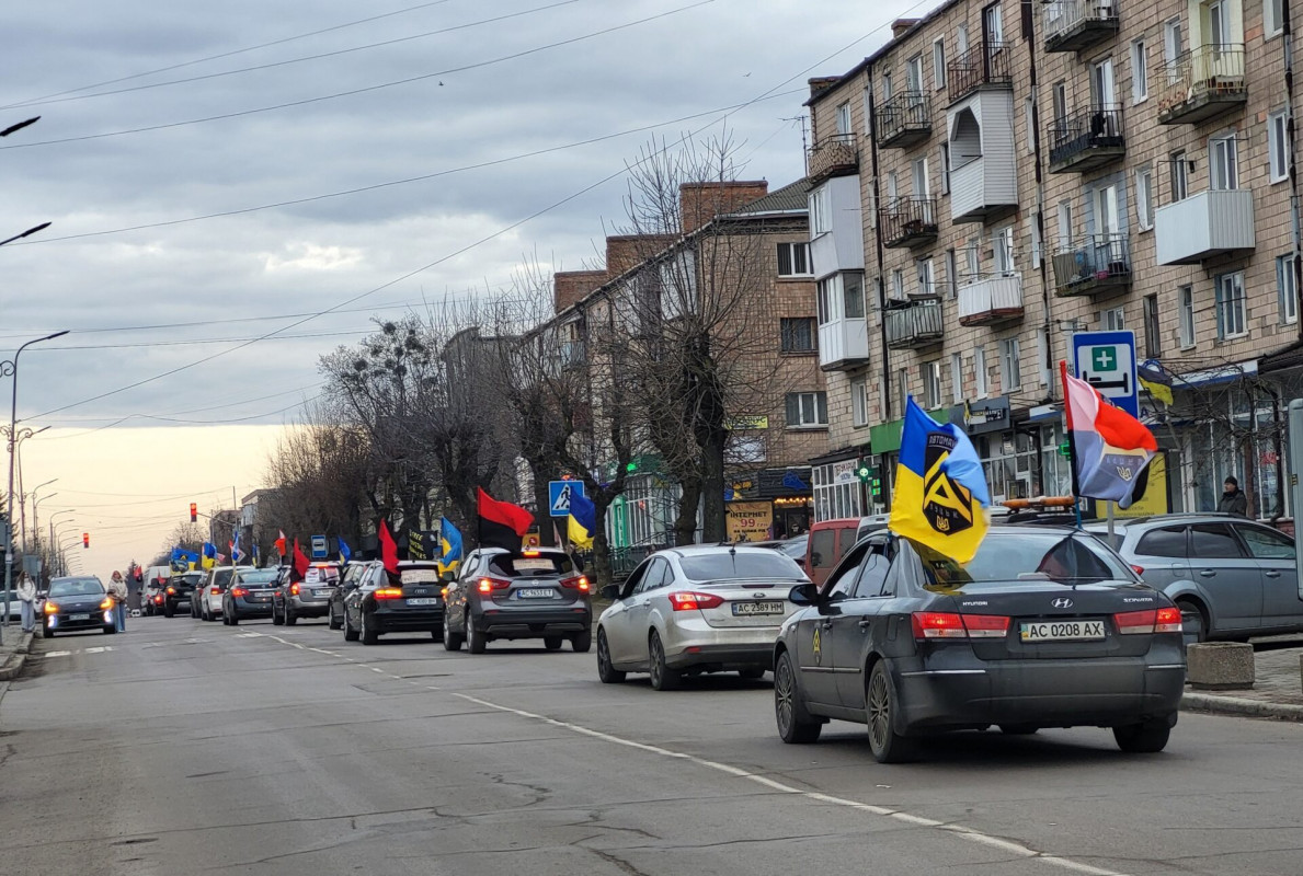 «Знайдіть та поверніть мені мого тата»: на Волині відбувся масштабний автопробіг на підтримку військовополонених