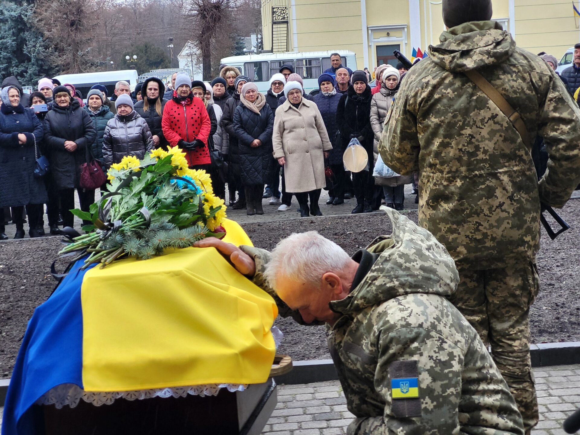 «Людина, яку пам'ятатимуть не лише на Волині, а й за межами України»: волиняни попрощалися з Героєм Ігорем Кобишем