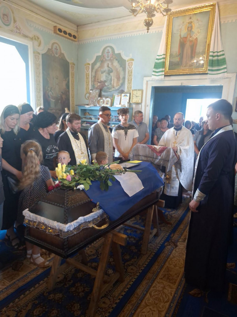 Майже два роки вважався зниклим безвісти: на Волині провели в останню дорогу Героя Миколу Войтюка