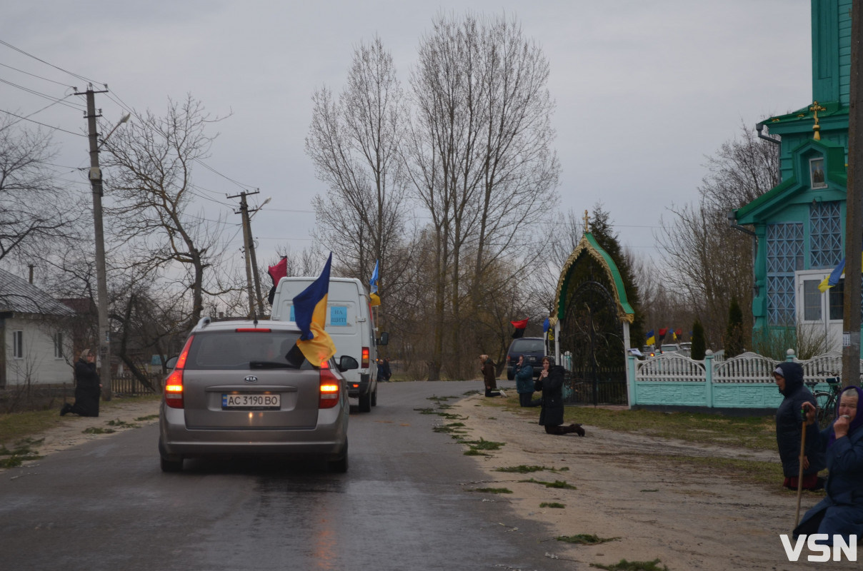 І небо плакало за ним: «на щиті» повернувся додому 23-річний Герой з Волині Віталій Забродський