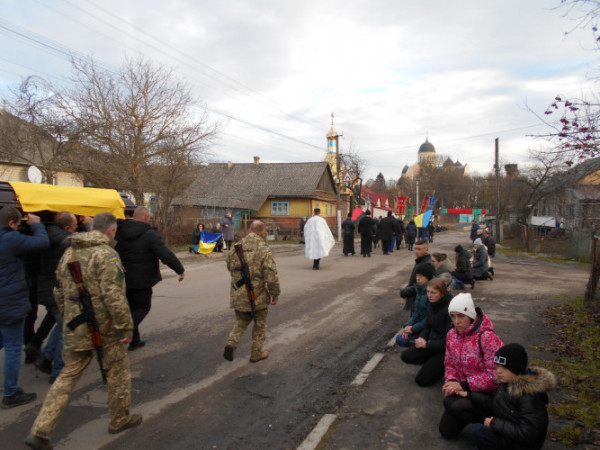 У громаді на Волині попрощалися з 19-річним військовим, який загинув на Донбасі. Фото