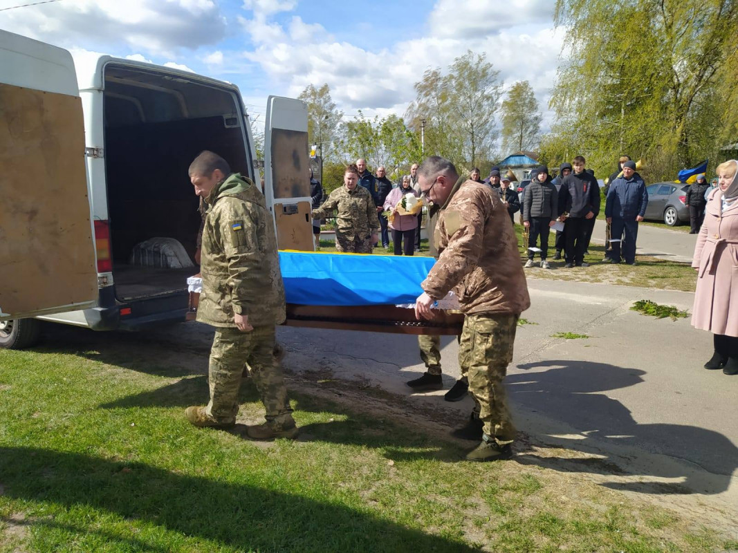 Понад півтора року вважався зниклим безвісти: у громаді на Волині попрощалися із воїном Юрієм Мухіним