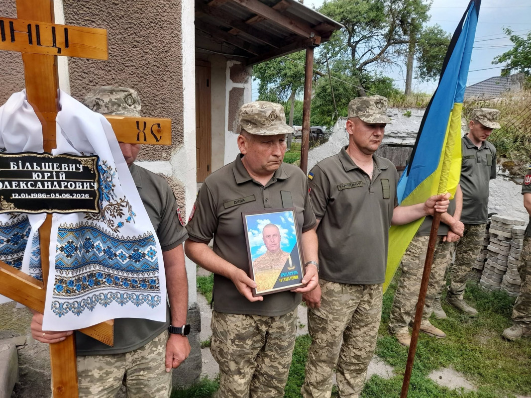 Серце зупинилося у шпиталі: на Волині поховали воїна Юрія Більшевича