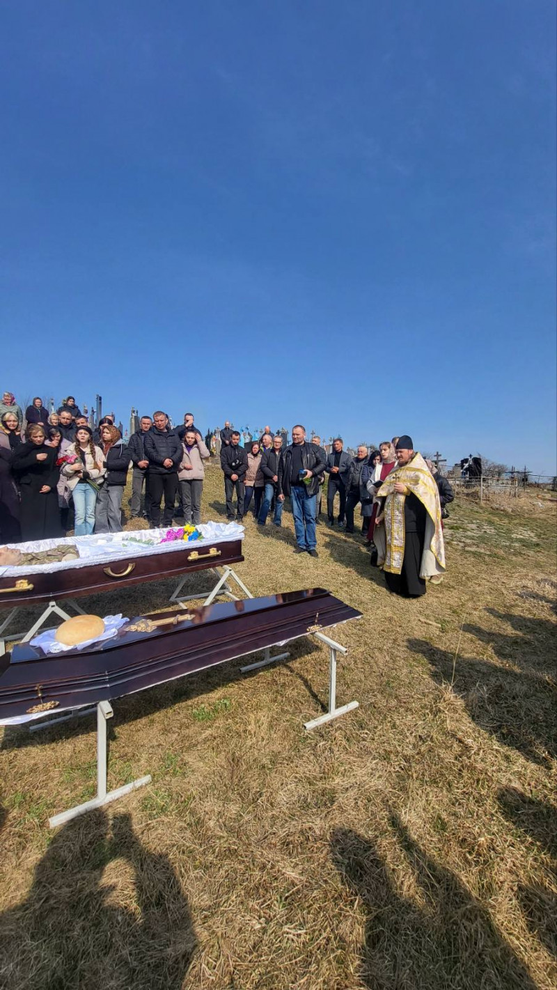 У Луцькому районі в останню земну дорогу провели воїна Валентина Гроголя