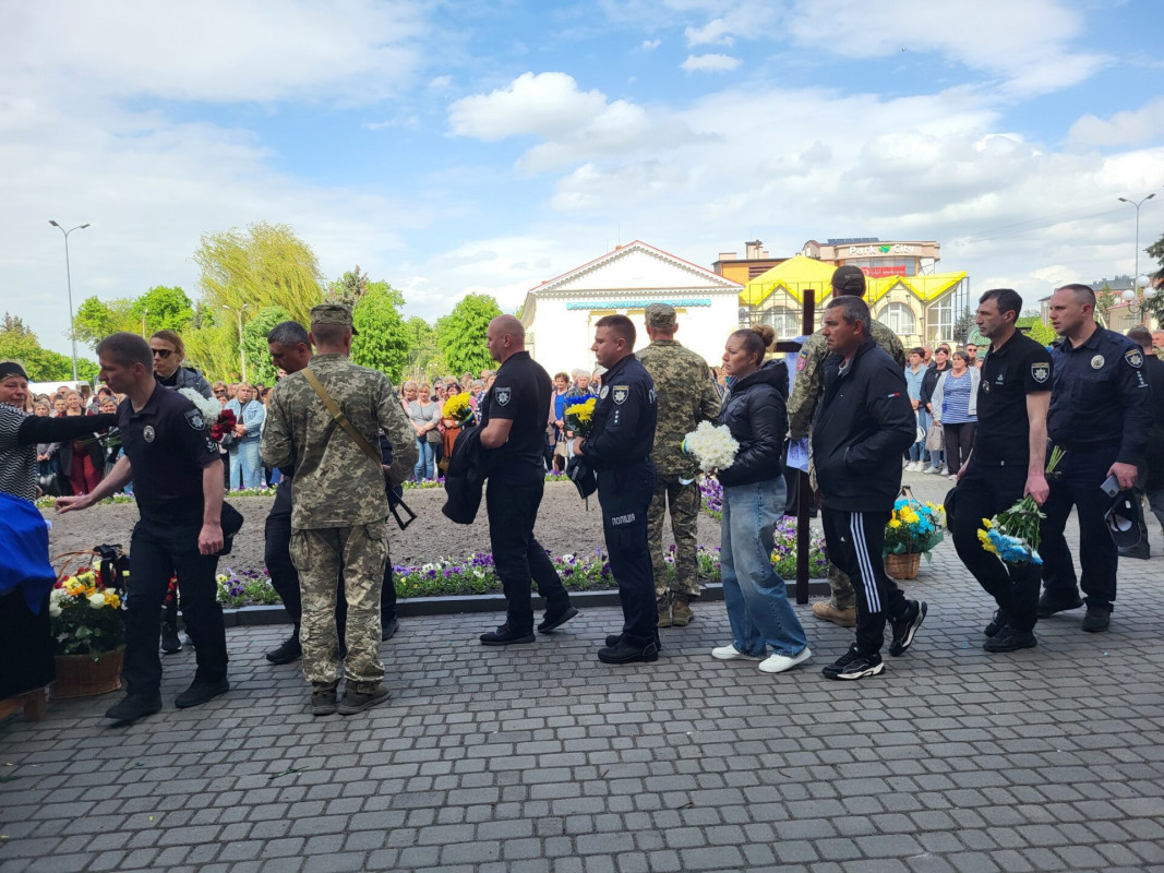 Учасник АТО, поліцейський, батько: на Волині попрощалися з 35-річним Героєм Дмитром Сергієнком
