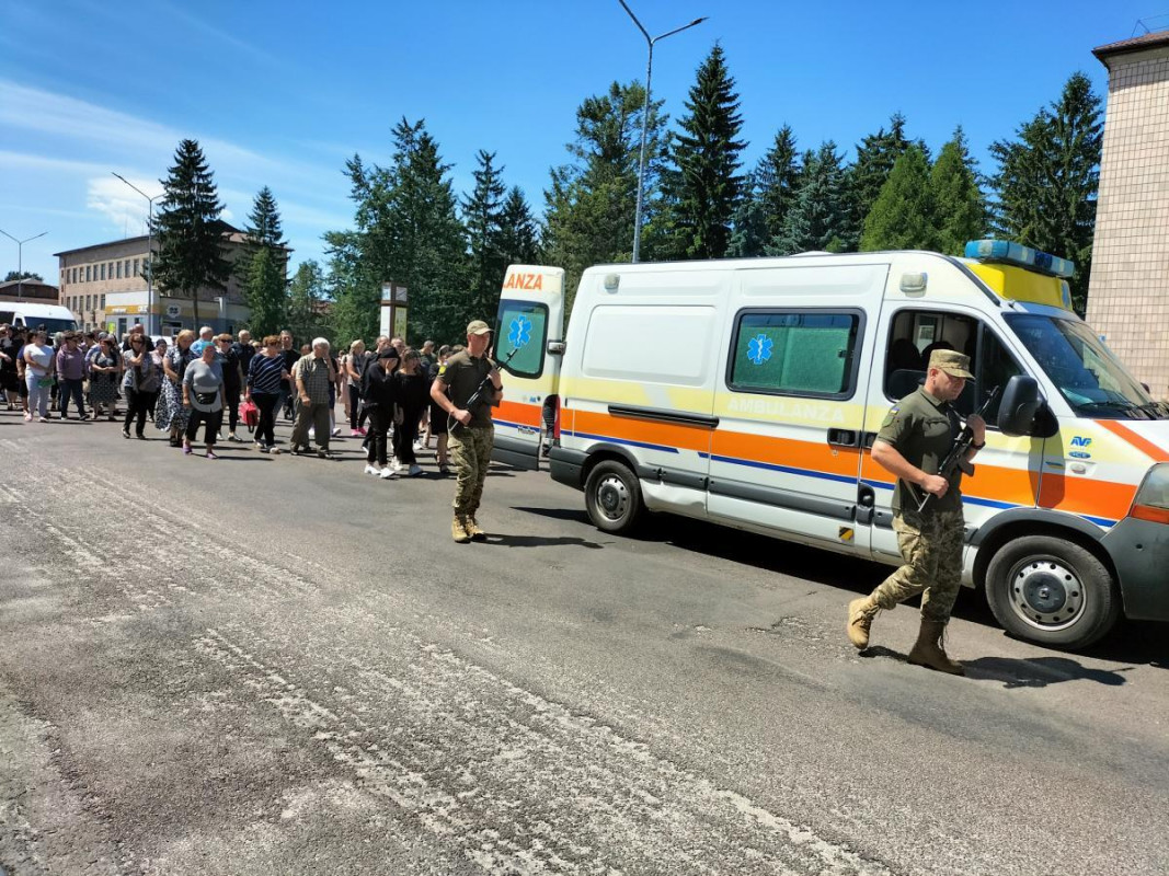 Мати втратила єдиного сина, без батька залишилося троє дітей: у Луцькому районі поховали Героя Сергія Марусюка