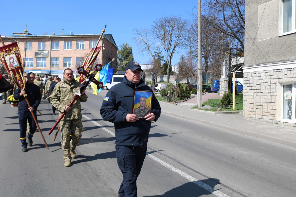 Життя присвятив порятунку інших: на Волині провели в останню дорогу воїна Олександра Батуру