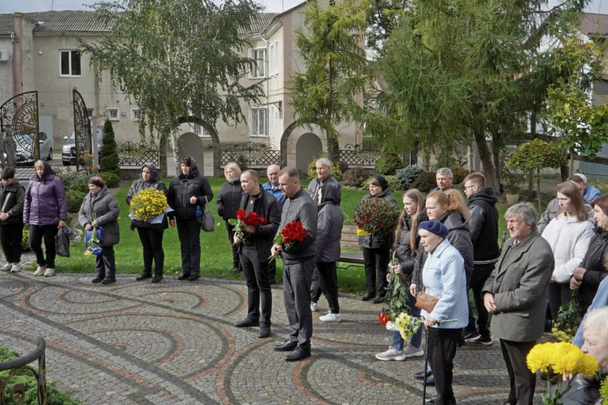 Без батька залишився син: волиняни попрощалися із загиблим захисником Петром Бондарєвим