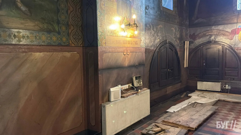 Порожні зали, сміття і зірване майно: що залишила УПЦ МП в Успенському соборі у Володимирі. Фото