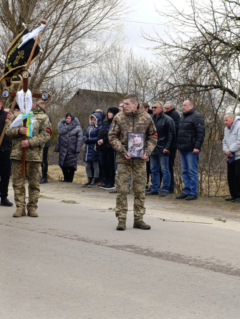 Нещодавно одружився, мріяв про спільне життя з коханою і про дітей: на Волині поховали 23-річного Героя Віталія Забродського