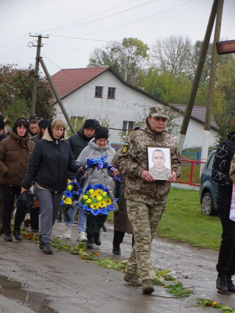 Серце раптово зупинилося у 29 років: на Волині провели в останню путь молодого захисника Владислава Косюка