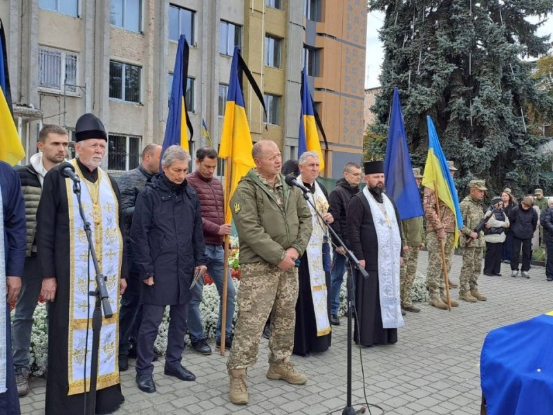 Дві донечки втратили батька: на Волині попрощалися з Героєм Михайлом Дудинцем