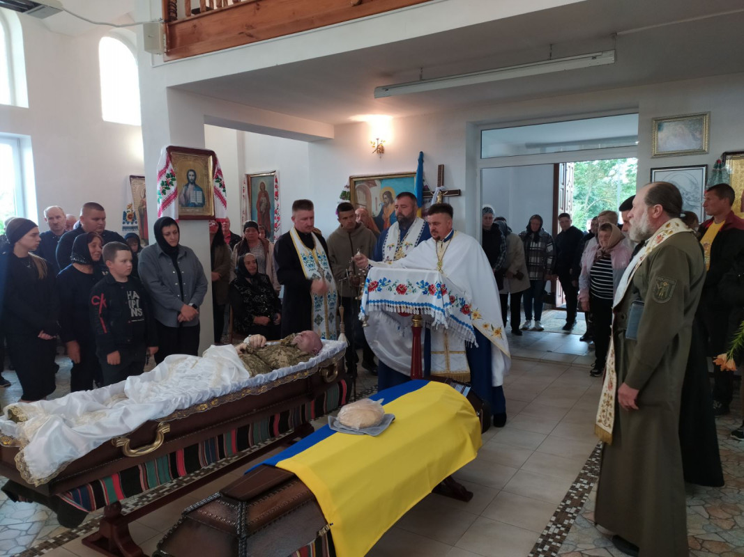 Ворожий дрон обірвав життя Героя: на Волині прощались з полеглим воїном Олегом Беценком