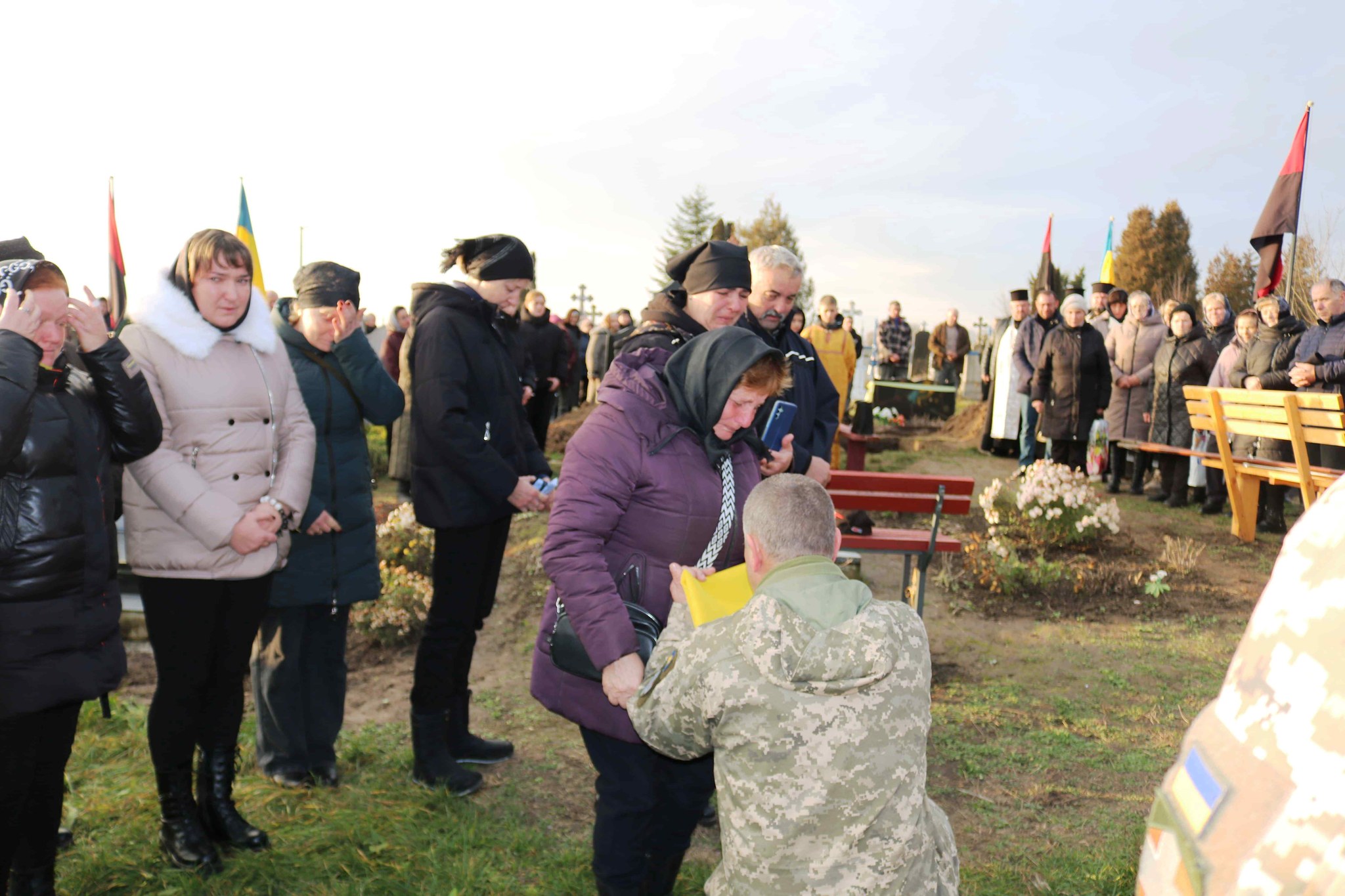 Понад рік вважався безвісти зниклим: у Луцькому районі поховали Героя Василя Цвілюка