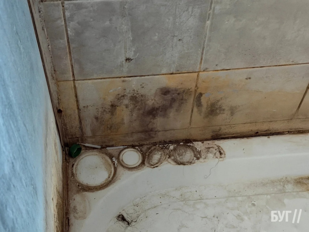 Порожні зали, сміття і зірване майно: що залишила УПЦ МП в Успенському соборі у Володимирі. Фото