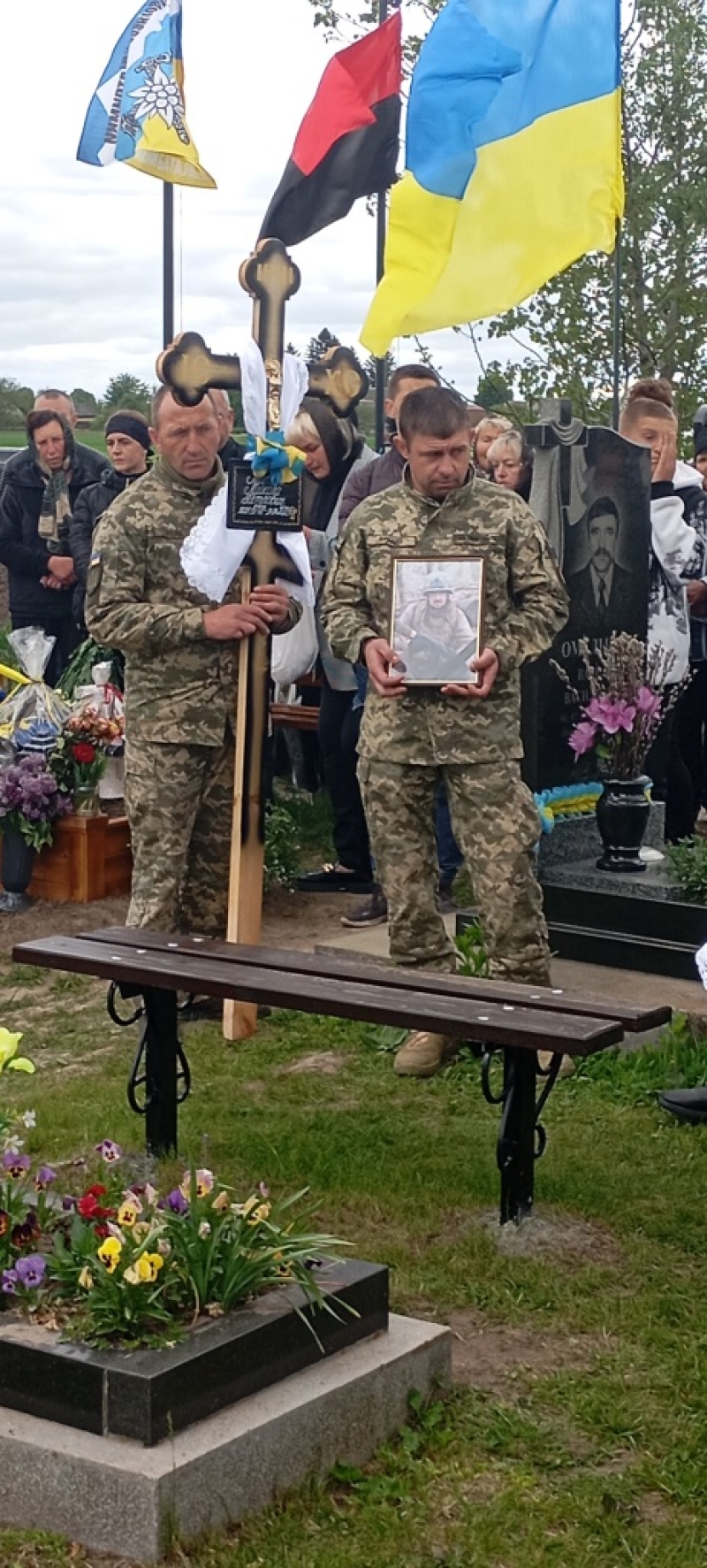 «Мужньо захищав від ворога свою країну»: на Волині в останню дорогу провели військовослужбовця Миколу Марчука