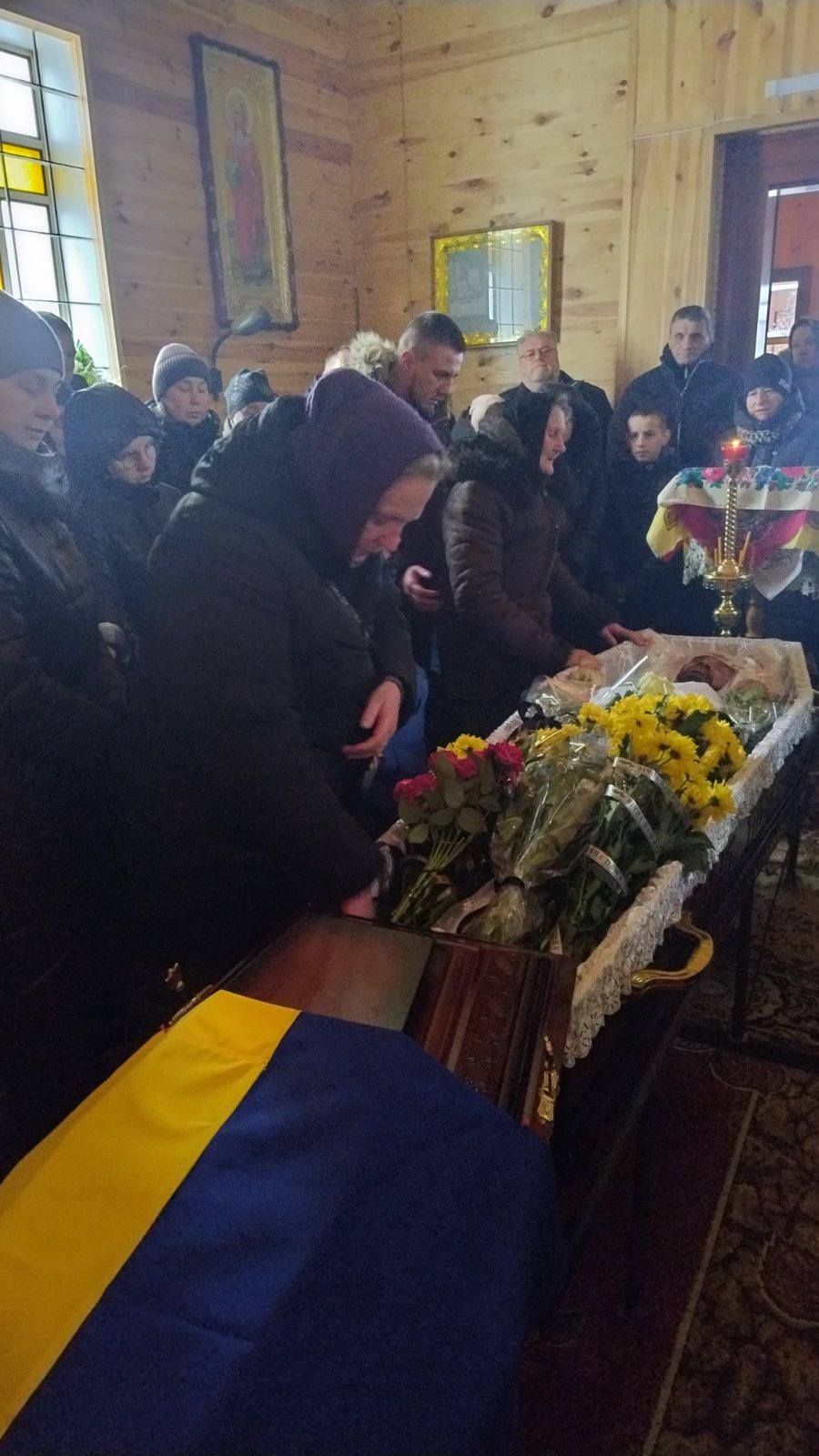 Батько шести дітей та справжній Герой: на Волині поховали захисника Віктора Калуша