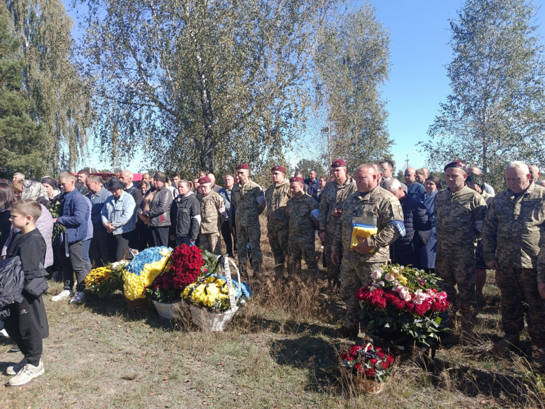 Овдовіла дружина, син та донечка так рано втратили батька: на Волині провели в останню земну дорогу Героя Сергія Водька