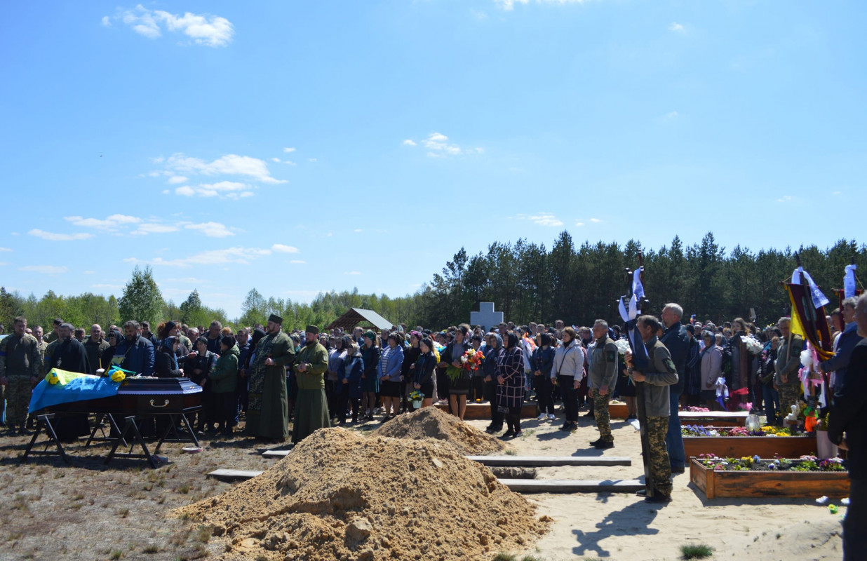 Залишилося двоє діток: на Волині попрощалися із загиблим прикордонником Олександом Жипою
