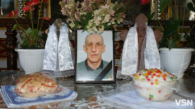 Рідні сподівалися, що в полоні, але дива не сталося: у Рожищі провели в останню путь воїна Миколу Катеринюка