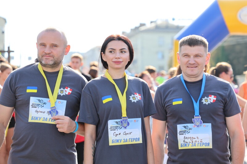 600 людей бігли за Героїв: у Луцьку відбувся патріотичний забіг