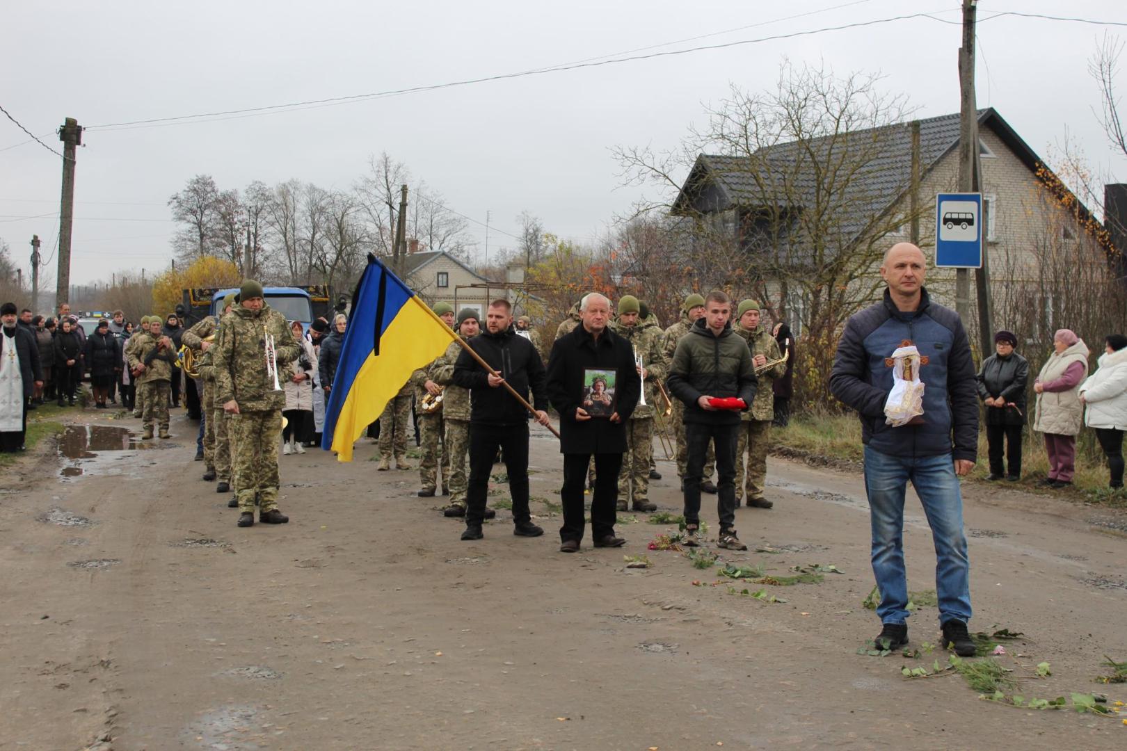 Завтра йому мало виповнитися 55 років: на Волині попрощалися із захисником Василем Савичем