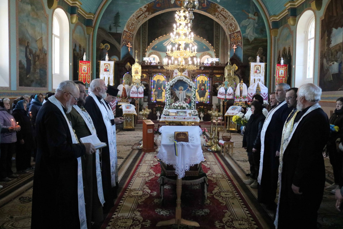 Близько 11 місяців вважався зниклим безвісти: на Волині попрощалися із захисником Василем Фаринюком