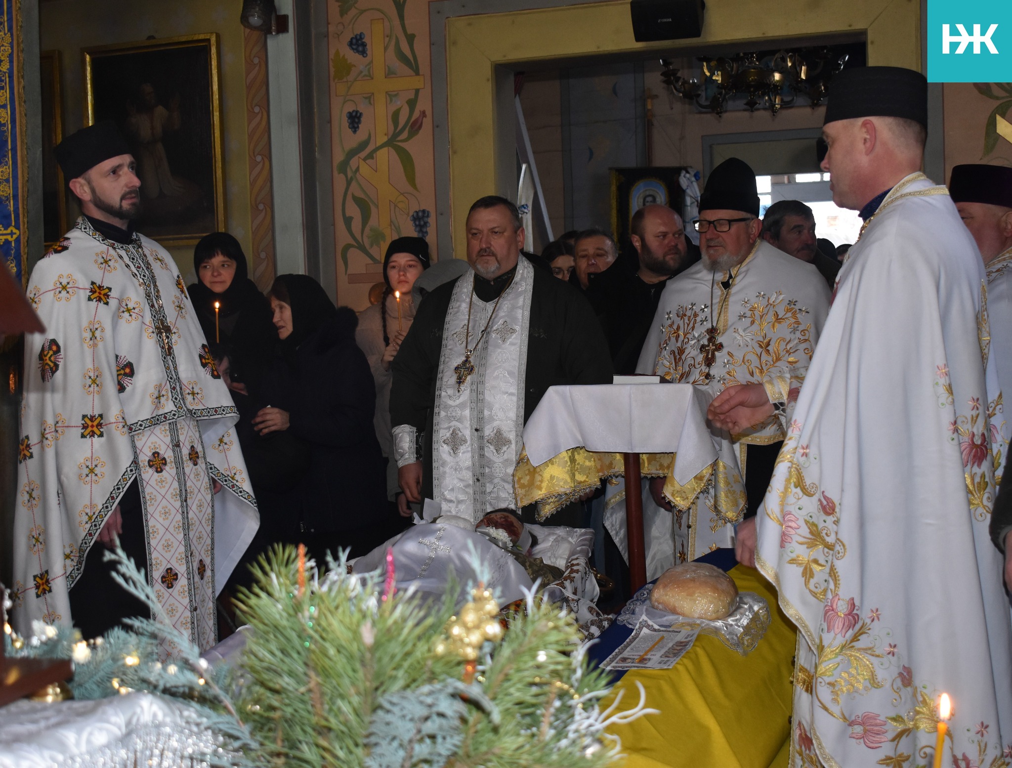 Загинув на війні у розквіті сил: на Волині в останню дорогу провели відважного Героя Богдана Диня