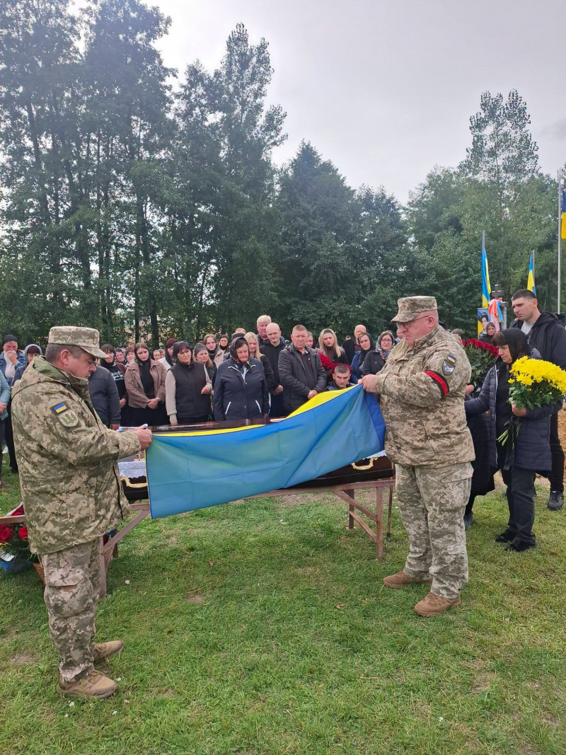 Волиняни попрощалися із захисником Олександром Пінчуком, який понад два роки вважався зниклим безвісти