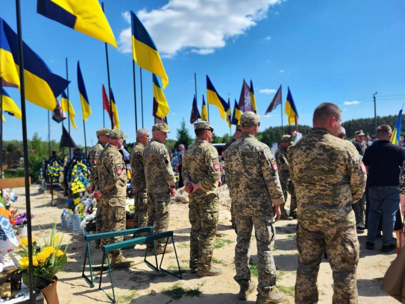 Брат-близнюк був на фронті, а він — «на щиті»: Ковель віддав останню шану 31-річному Михайлу Філіпчуку