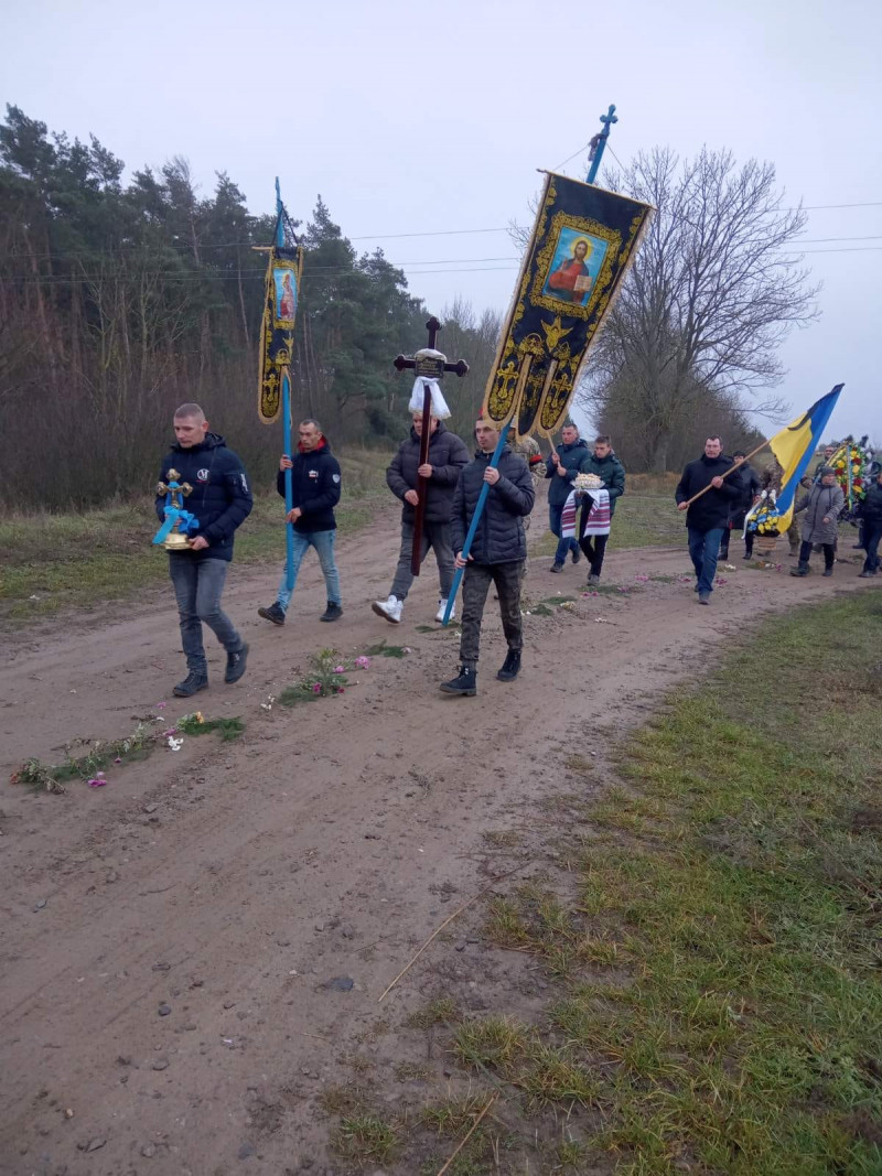 Лише через десять днів побратими змогли забрати його тіло з поля бою: на Волині поховали Героя Михайла Вацика