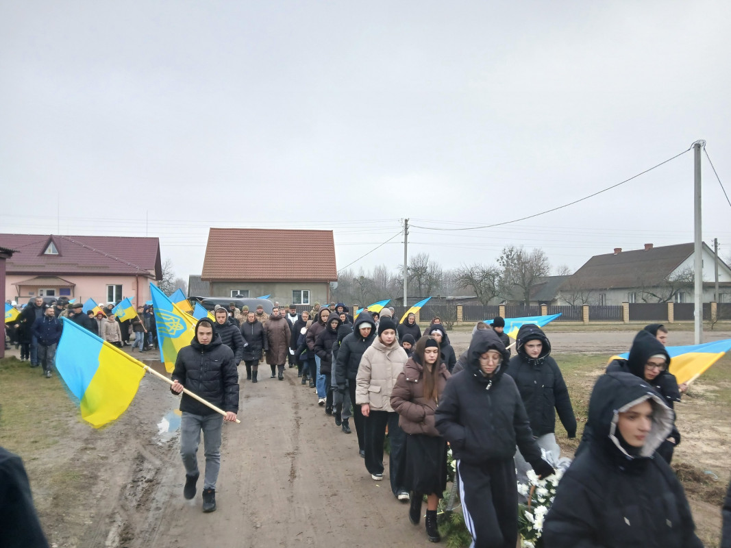 Серце завчасно зупинилося: на Волині провели в останню земну дорогу захисника Миколу Синчука