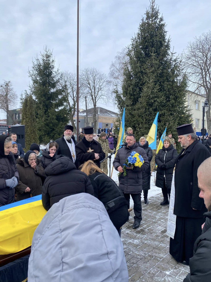 Загинув у бою на Покровському напрямку: у Луцькому районі прощаються із Героєм Андрієм Головчуном