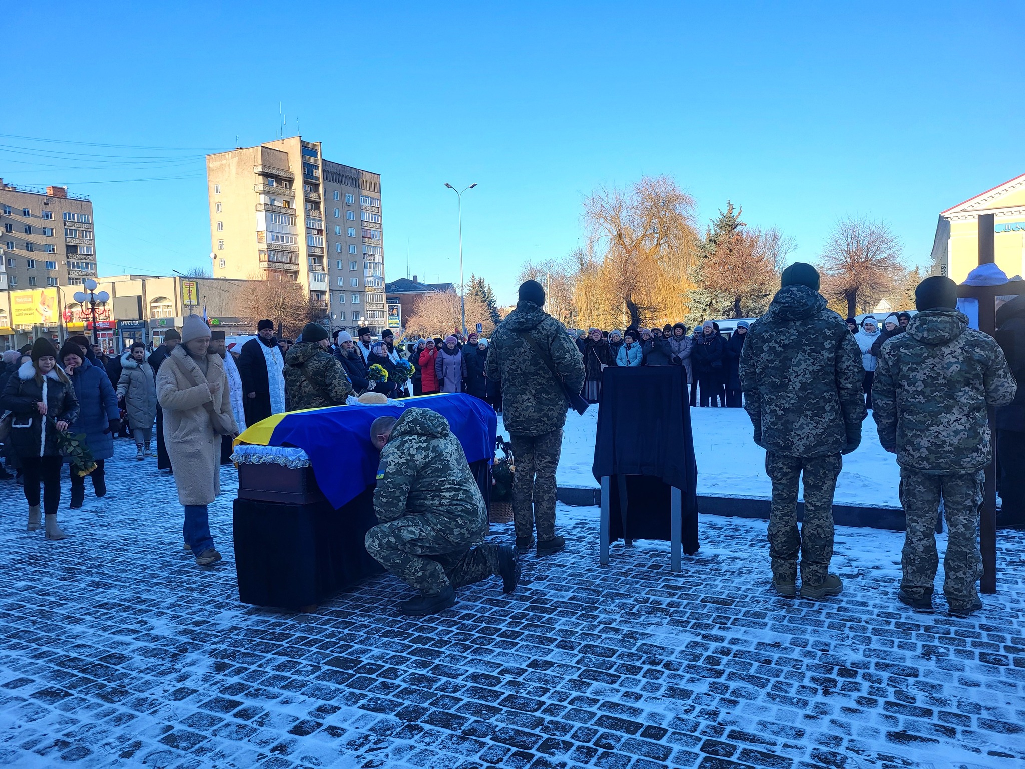 Загибель підтвердила ДНК-експертиза майже через 14 місяців: на Волині поховали Героя Романа Ющенка