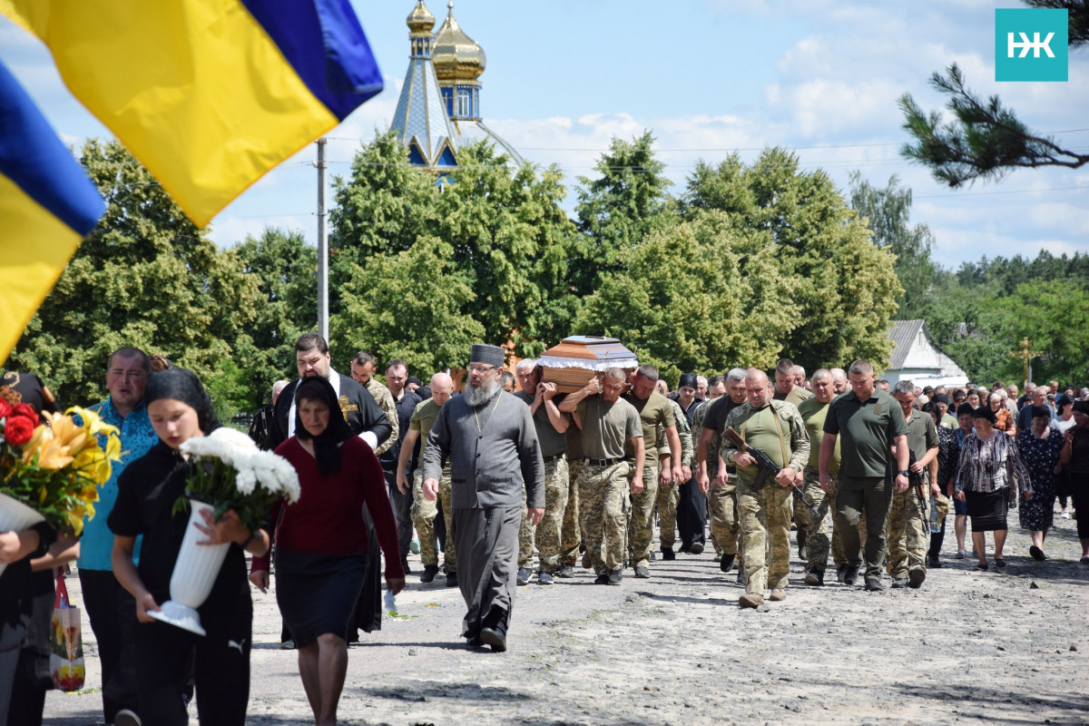 Серце зупинилося на фронті: на Волині в останню дорогу провели воїна Миколу Віліча. Фото