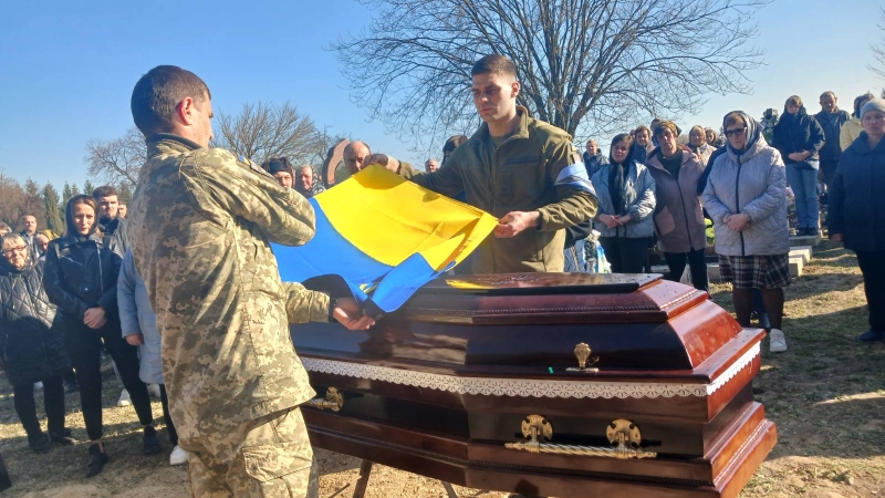 Його бойовий шлях пролягав через найгарячіші точки: на Волині попрощалися з воїном Миколою Ніколайчуком
