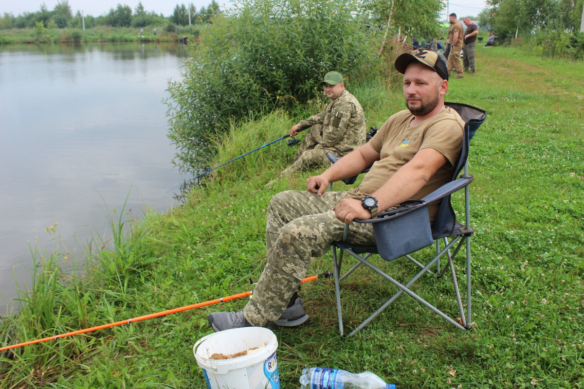 Змагання для захисників: ветерани Луцького району рибалили на турнірі