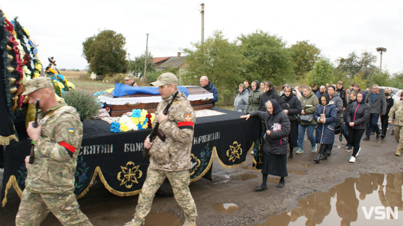 «Все питала, коли приїдеш, а ти казав, немає ким замінити...», - на Волині попрощалися з Героєм Сергієм Шевчуком