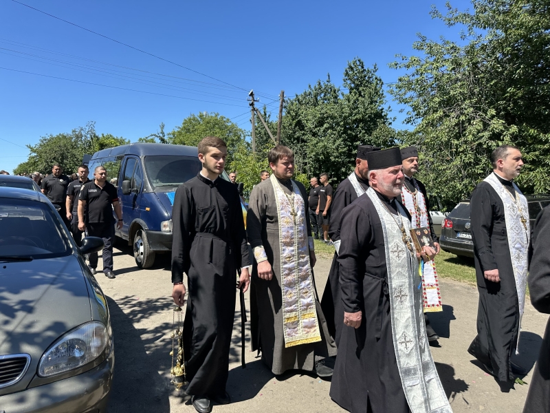 Поліцейський, що став Героєм: на Волині попрощалися з полеглим воїном Юрієм Кривошапкою