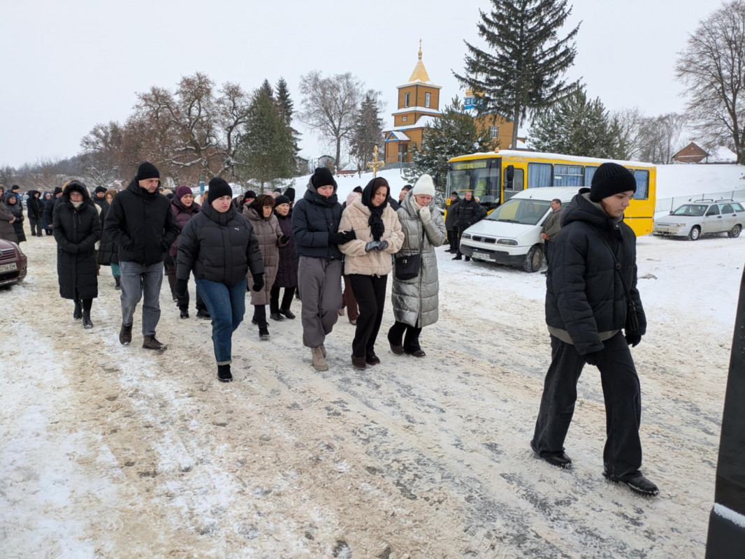 З перших днів війни став на захист України: на Волині провели в останню путь воїна Миколу Положевця