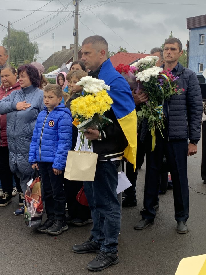 Вперше за понад 3,5 роки ступив на рідну землю: додому повернувся звільнений з полону волинянин Андрій Ховхун