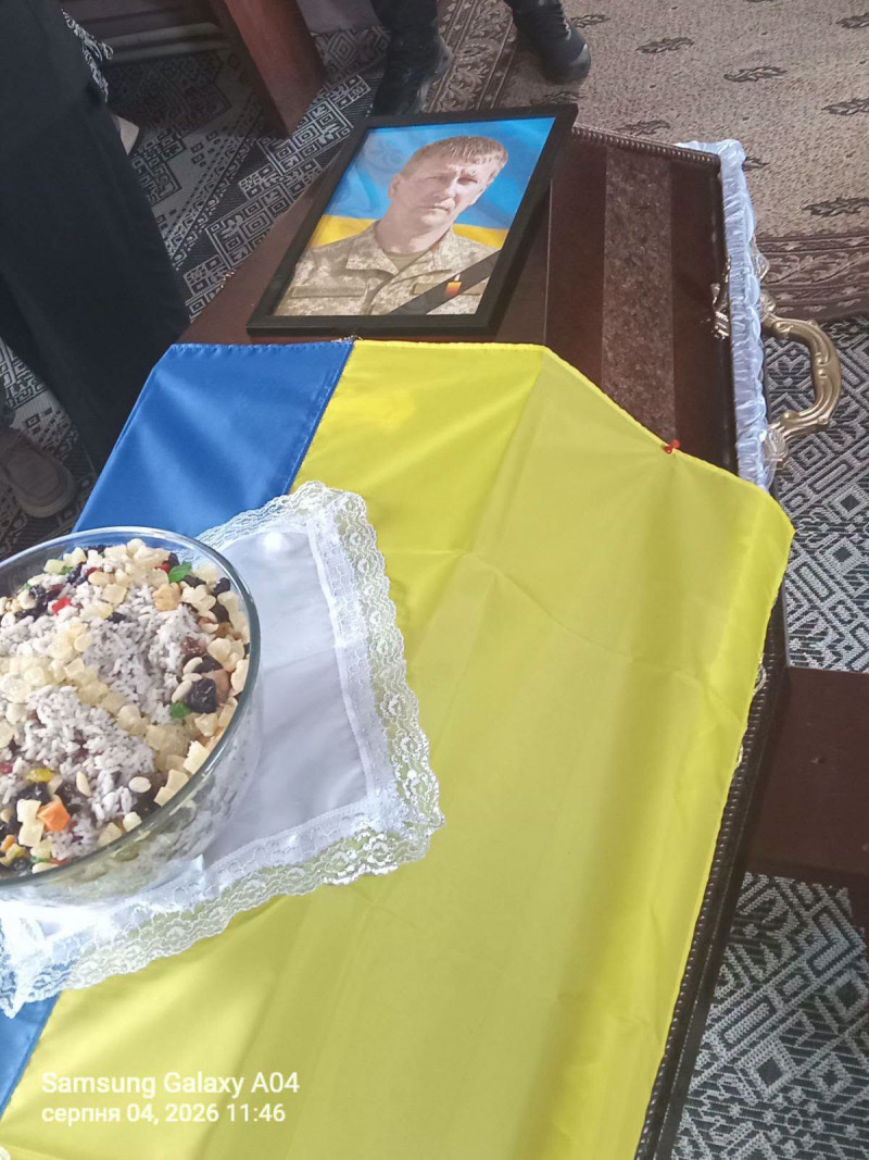 Понад два роки вважався зниклим безвісти: на Волині поховали Героя Олександра Лавренчука