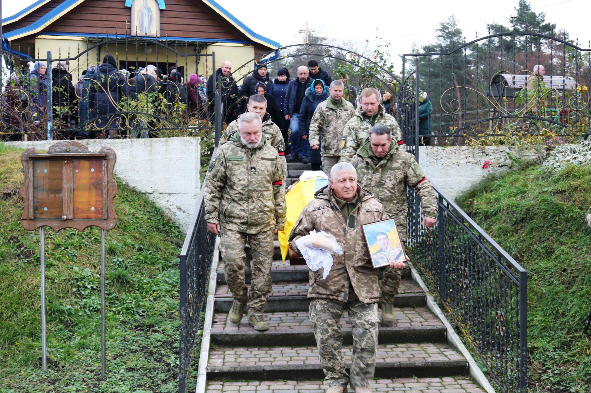 Понад рік вважався безвісти зниклим: у Луцькому районі поховали Героя Василя Цвілюка