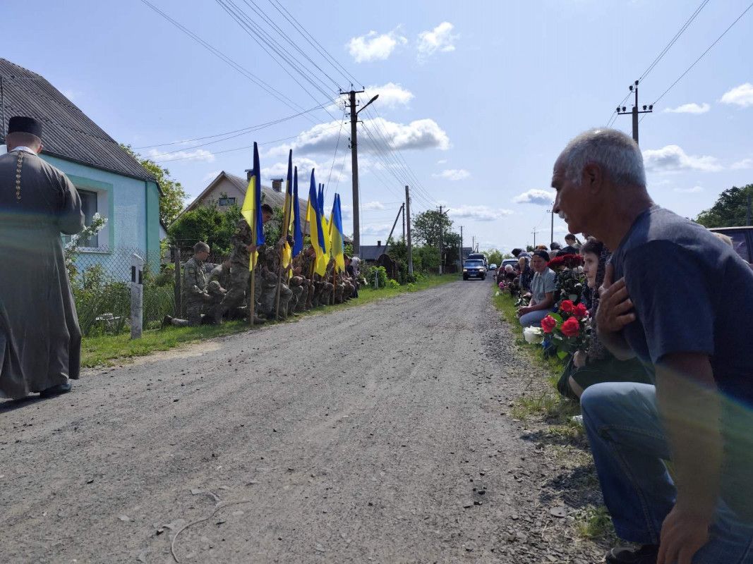 Загинув у бою через 2 дні після дня народження: на Волині поховали Героя Вадима Ніколайчука