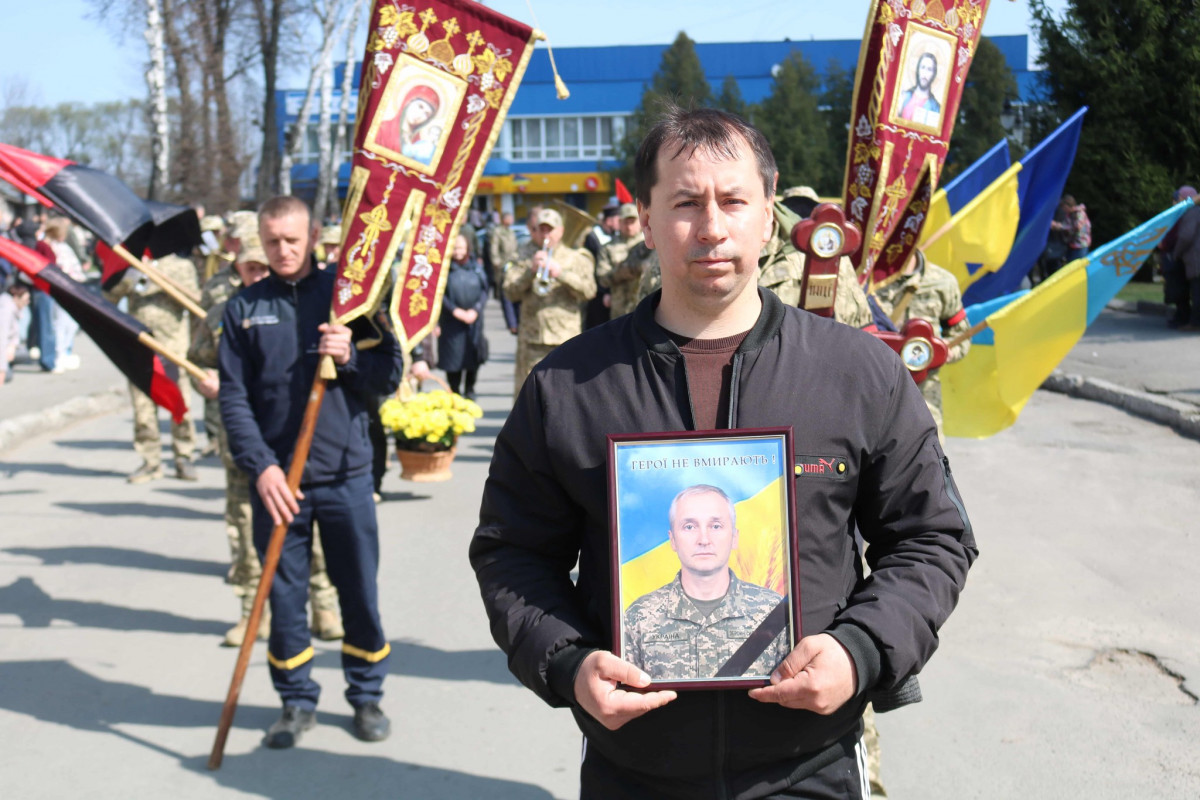 Життя присвятив порятунку інших: на Волині провели в останню дорогу воїна Олександра Батуру