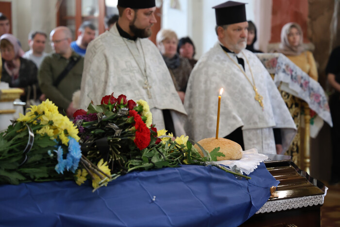 У Луцьку попрощалися з Героєм Андрієм Ющиком, який загинув понад рік тому
