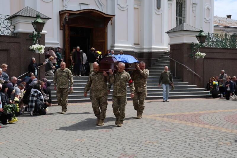 У Луцьку провели в останню путь полеглого військовослужбовця Олександра Кобилька